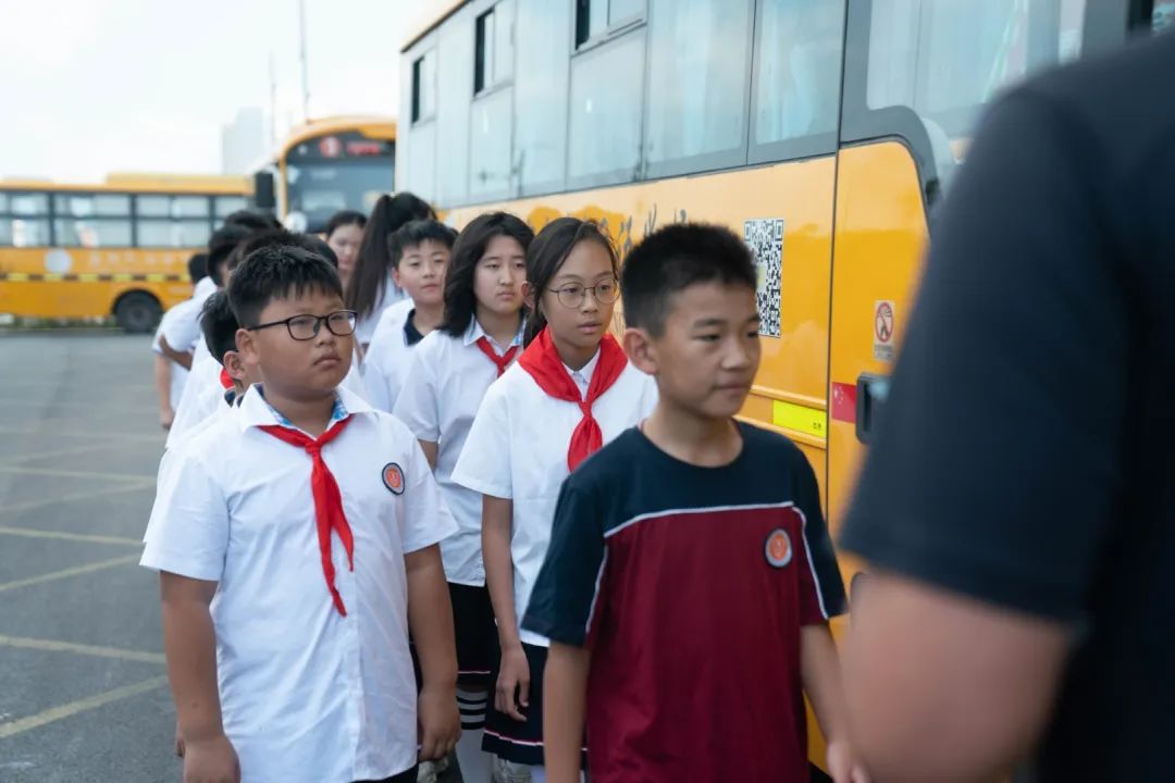 心系校車安全,筑牢平安防線 | 蘇外(港)成功舉行校車安全演練活動(dòng) 心系校車安全,筑牢平安防線 | 蘇外(港)成功舉行校車安全演練活動(dòng)