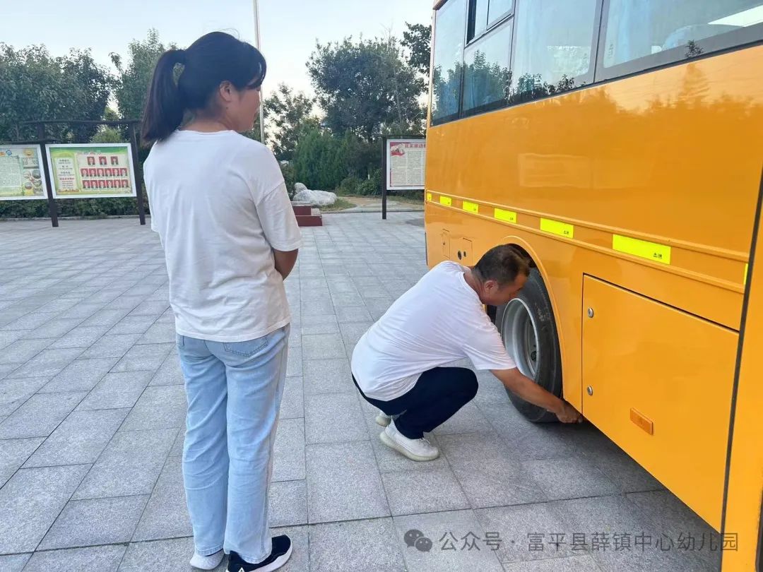 應急演練不松懈 校車安全伴我行——薛鎮中心幼兒園校車安全演練活動