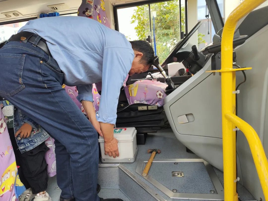 以練筑防 安全啟航 | 興化市陽山幼兒園校車安全應急疏散演練 以練筑防 安全啟航 | 興化市陽山幼兒園校車安全應急疏散演練