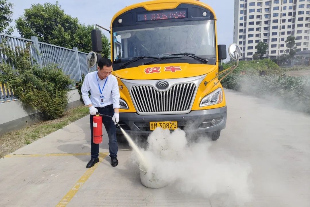 以練筑防 安全啟航 | 興化市陽山幼兒園校車安全應急疏散演練 以練筑防 安全啟航 | 興化市陽山幼兒園校車安全應急疏散演練