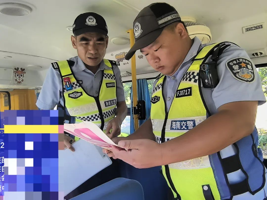 交警開展國慶前校車安全專項大檢查,確保學生乘車安全! 圖片