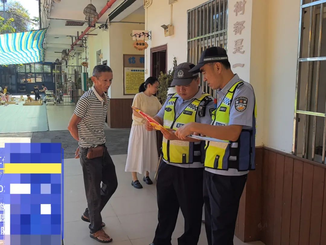 交警開展國慶前校車安全專項大檢查,確保學生乘車安全! 圖片