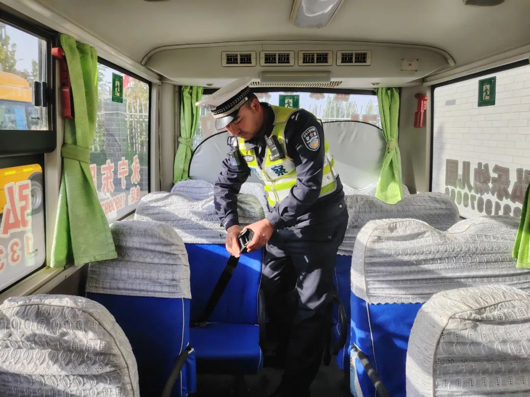守護學生“平安路”!阿克蘇市交警深入幼兒園開展校車安全大檢查 圖片