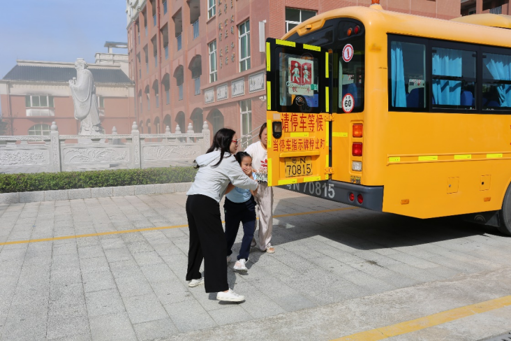 以演筑防,安全“童”行 | 小學部校車應急疏散演練 圖片