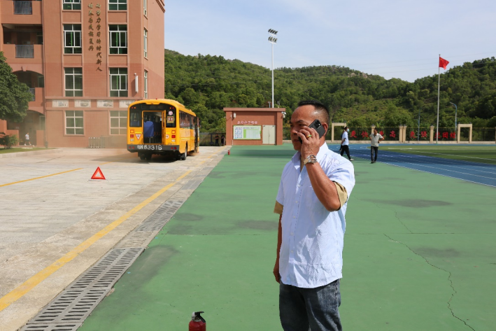 以演筑防,安全“童”行 | 小學部校車應急疏散演練 圖片