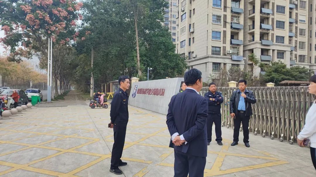 【建湖教育】縣教育局組織定制公交及學(xué)校自備校車聯(lián)合檢查 圖片