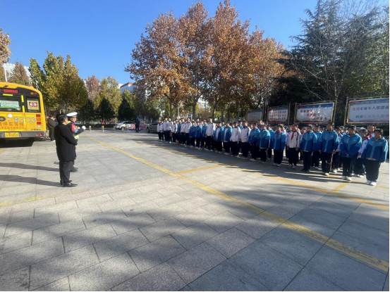 【校園安全】泰安市岱岳實驗中學“安全無小事,責任重泰山”校車應急疏散演練安全為基,共筑防線 圖片