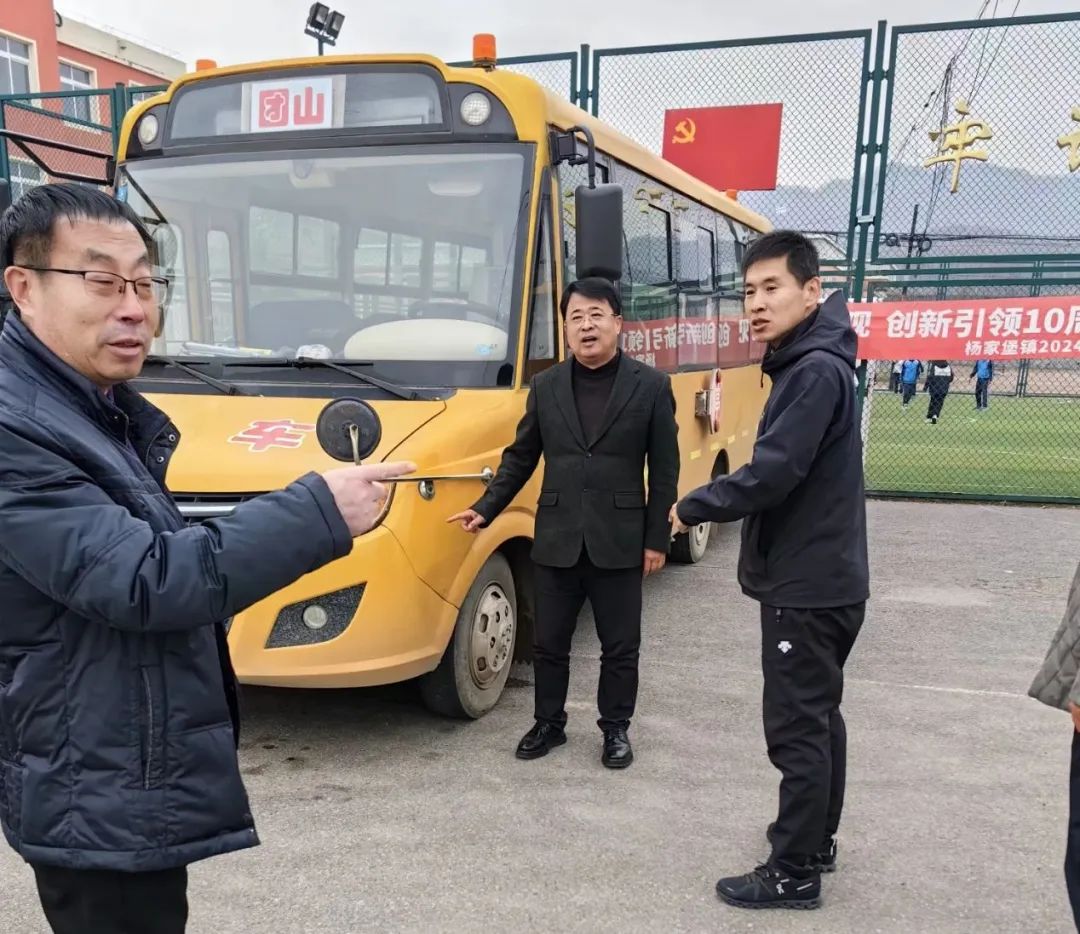 岫巖縣教育局開展校車安全大檢查,擰緊冬季出行“安全閥” 圖片