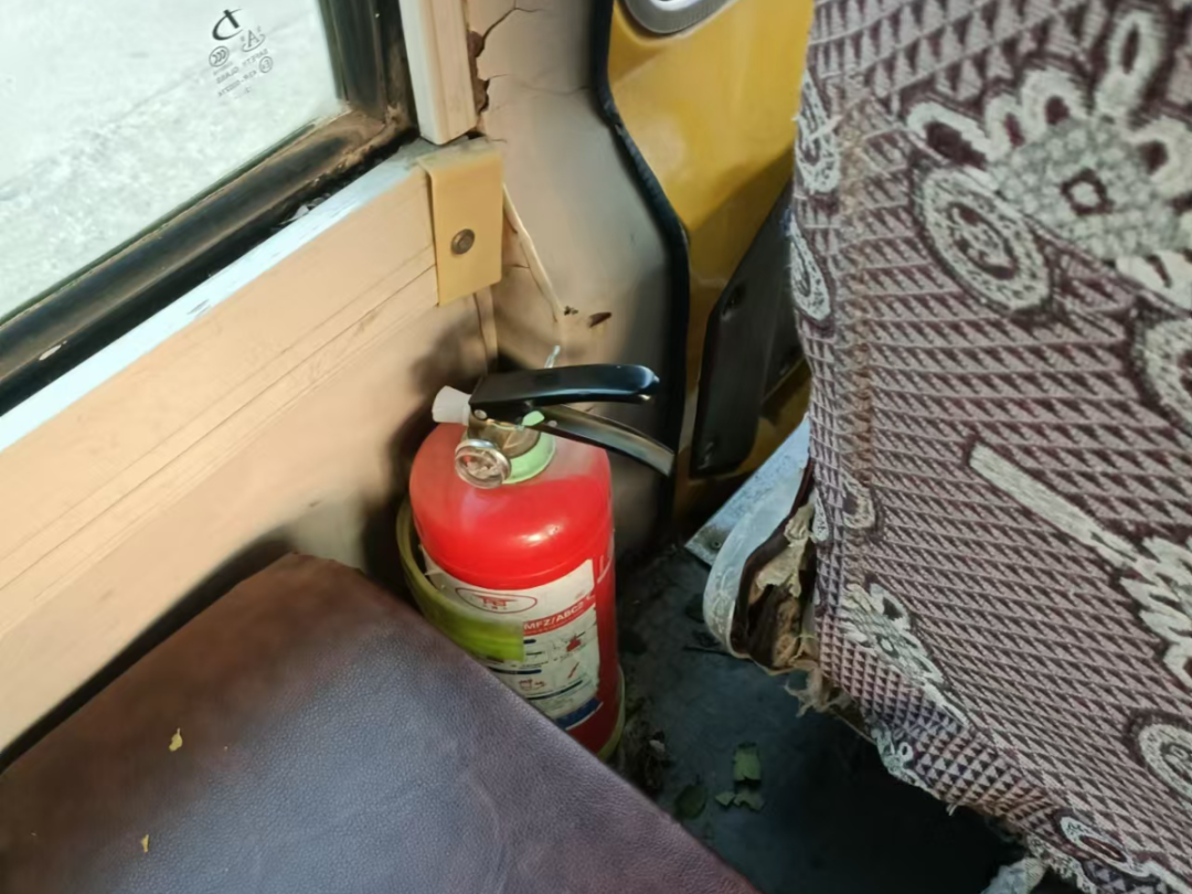 校車安全第一步 上下學路我來護----監(jiān)利思源實驗學校校車安全專題會議