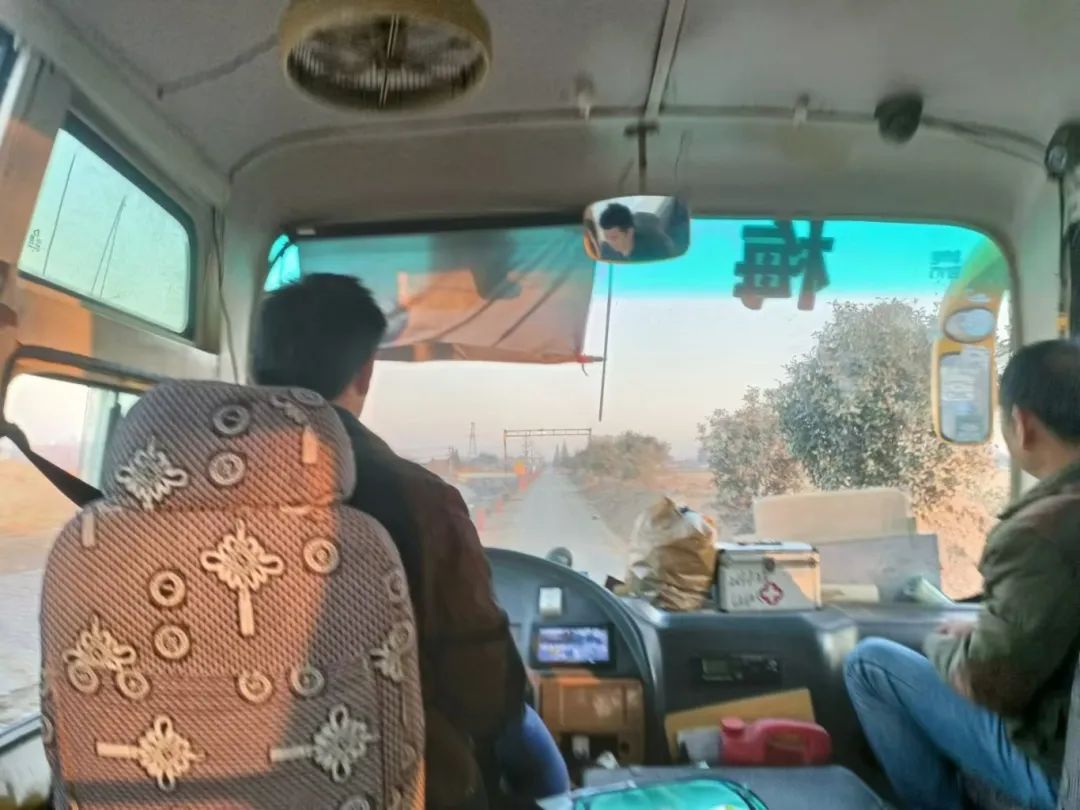 校車安全第一步 上下學路我來護----監(jiān)利思源實驗學校校車安全專題會議