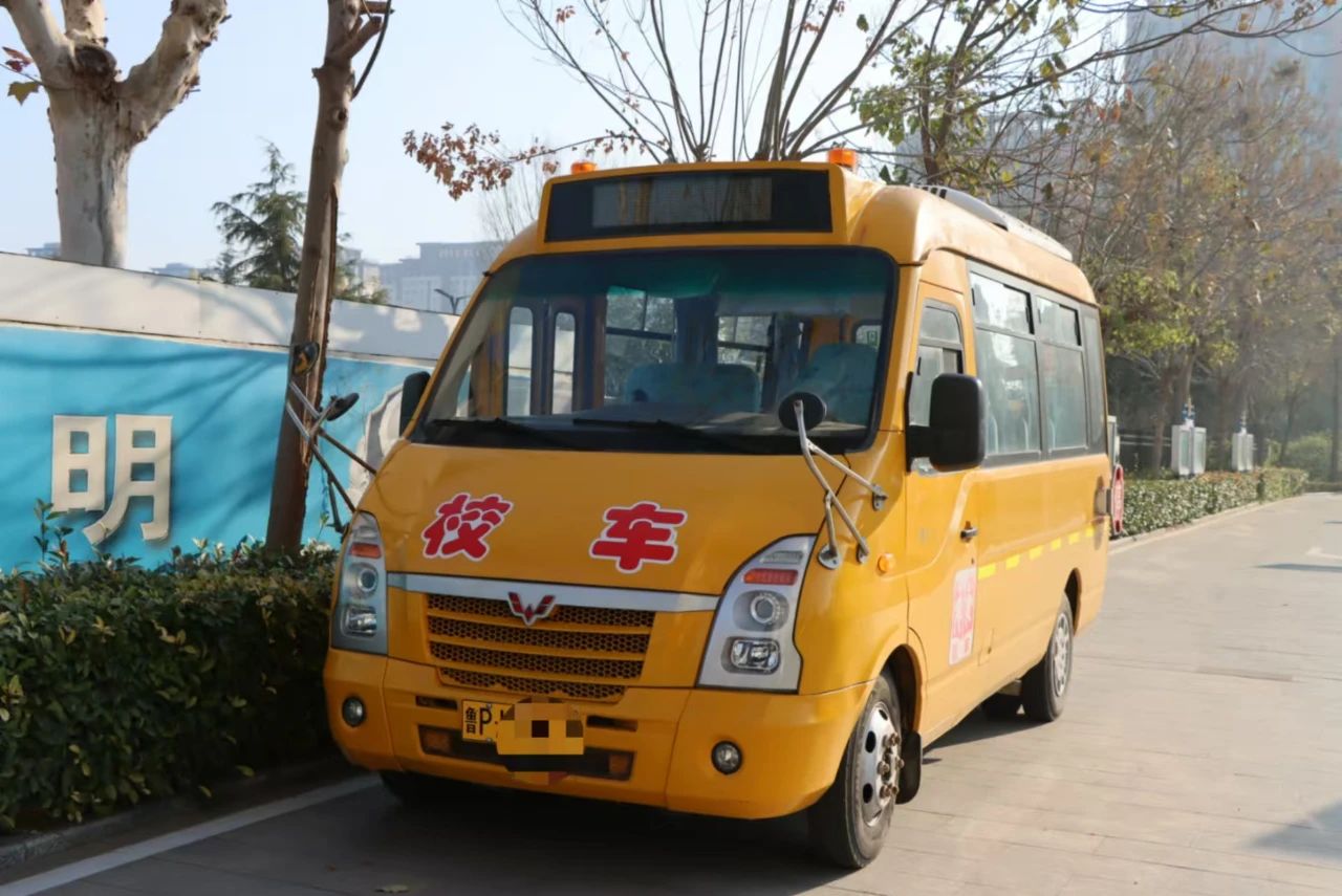 無視學(xué)生安全!未取得校車駕駛資格還敢開車上路! 無視學(xué)生安全!未取得校車駕駛資格還敢開車上路!