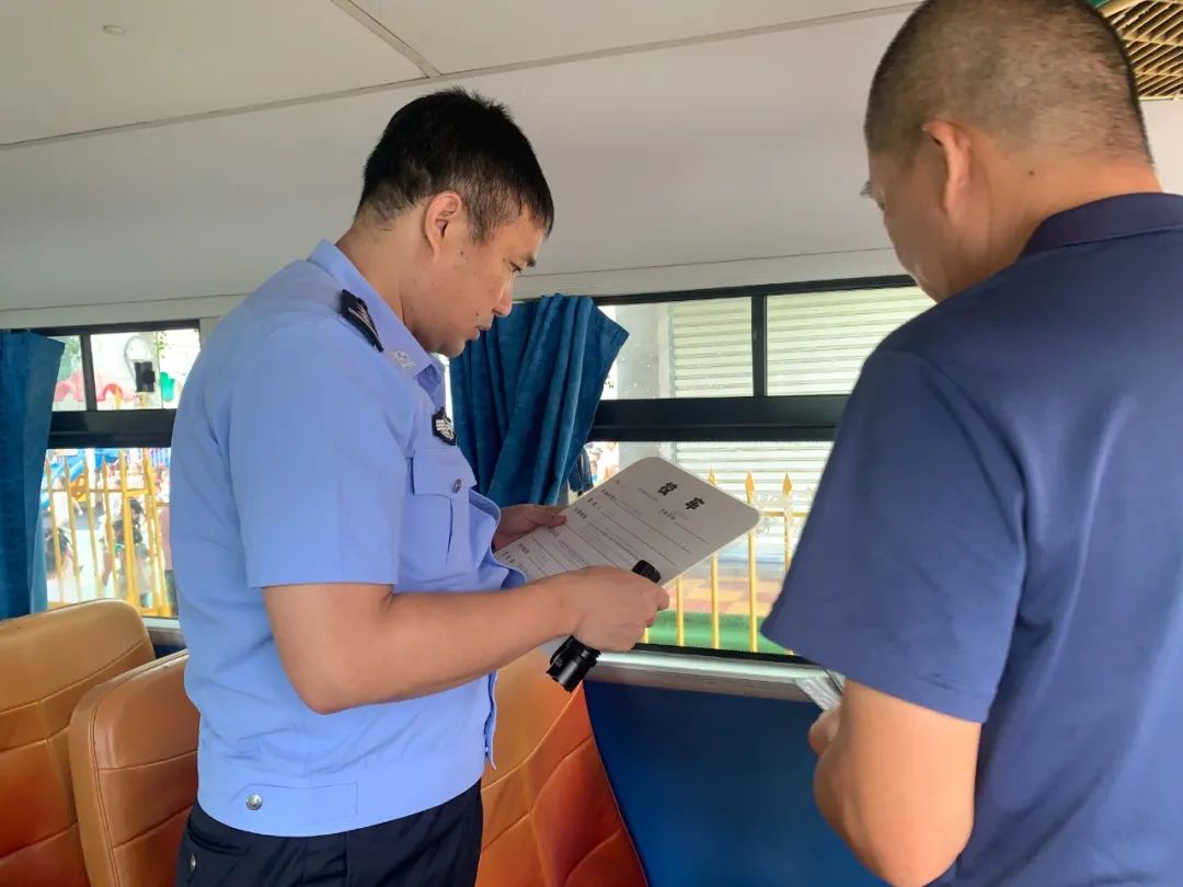 【平安校園】嚴把校車“安全關”——石獅市英才幼兒園迎接校車安全檢查 【平安校園】嚴把校車“安全關”——石獅市英才幼兒園迎接校車安全檢查