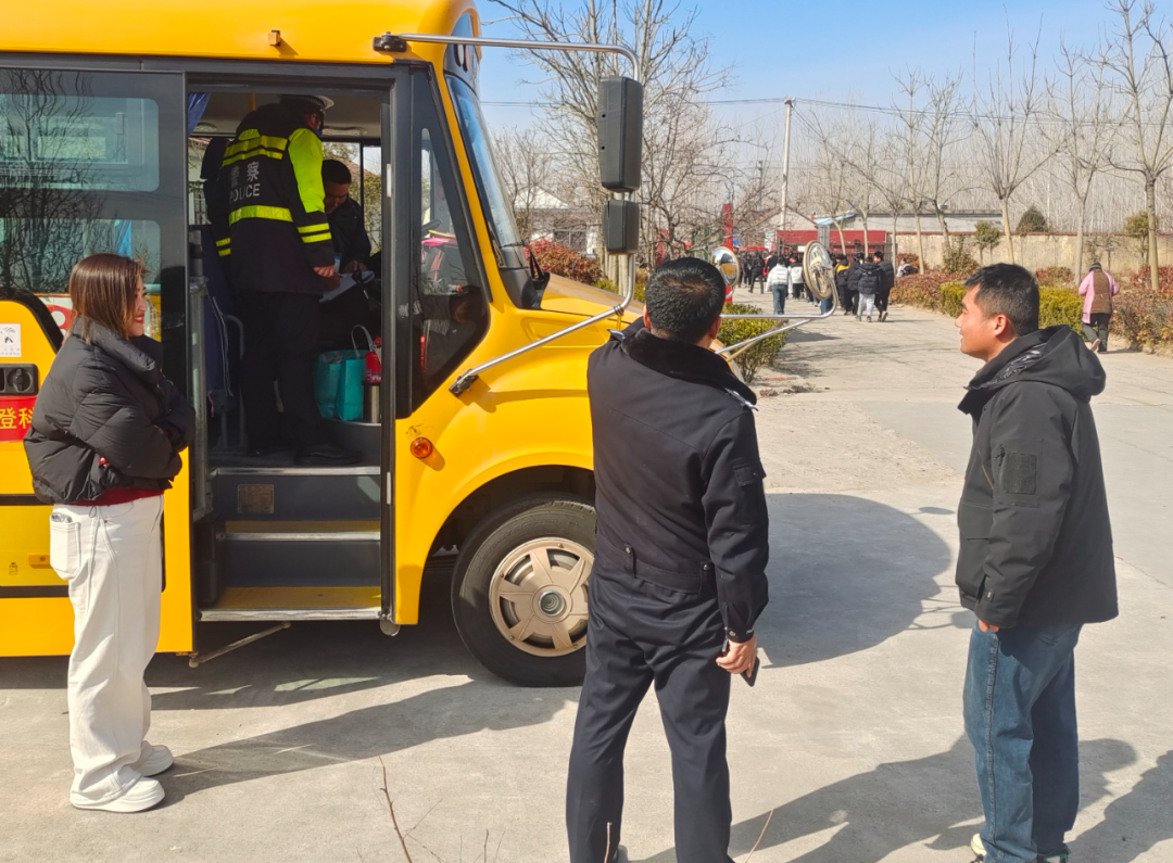 校車安全大檢查 守護平安上學路 圖片