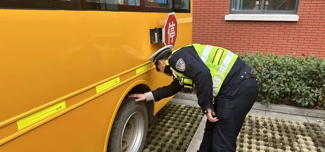 擰緊校車“安全閥” 筑牢學生“平安路”