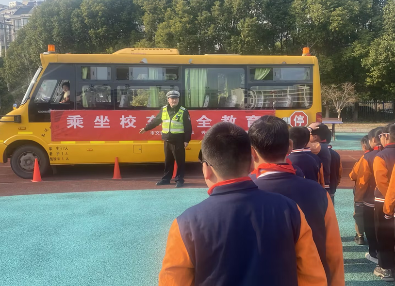擰緊校車“安全閥” 筑牢學生“平安路”