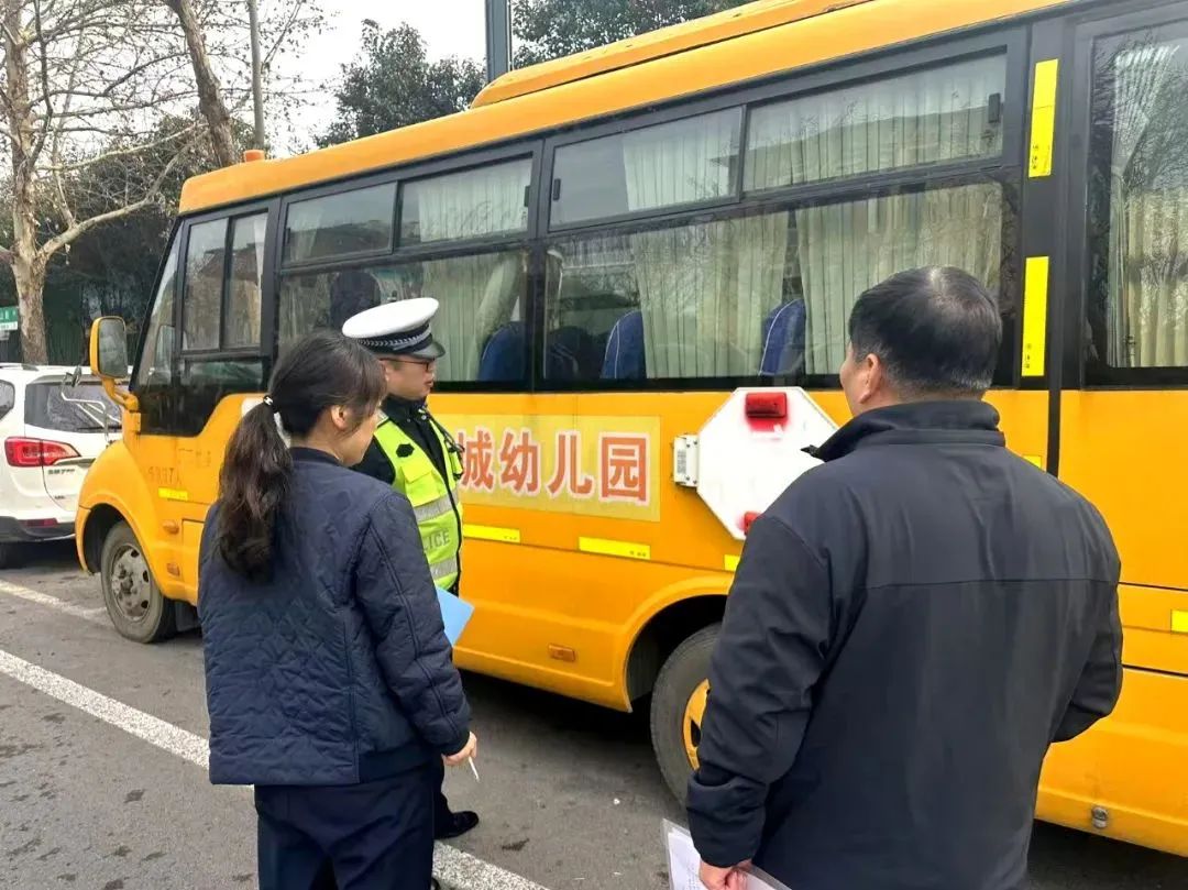 【平安建設(shè)】淇濱區(qū)教體局:擰緊校車(chē)“安全閥” 筑牢交通安全“防護(hù)網(wǎng)” 圖片