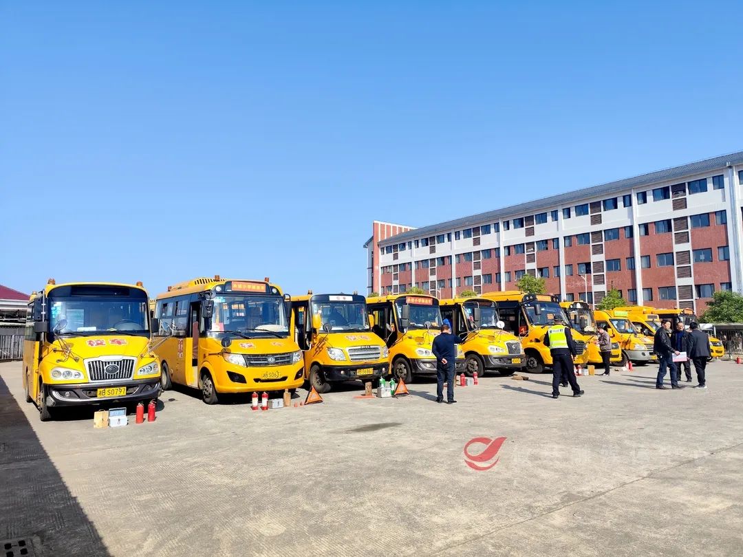 攸縣:強化校車安全大檢查 擰緊校車出行“安全閥” 攸縣:強化校車安全大檢查 擰緊校車出行“安全閥”