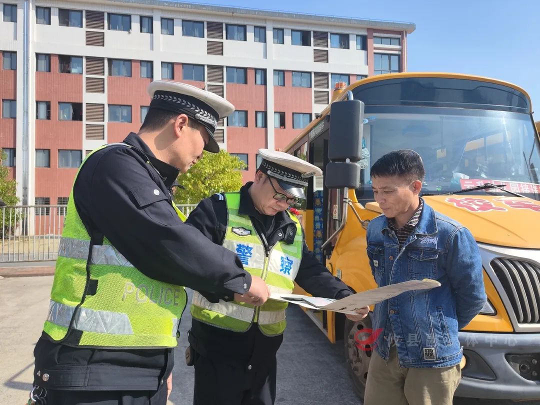 攸縣:強化校車安全大檢查 擰緊校車出行“安全閥” 攸縣:強化校車安全大檢查 擰緊校車出行“安全閥”