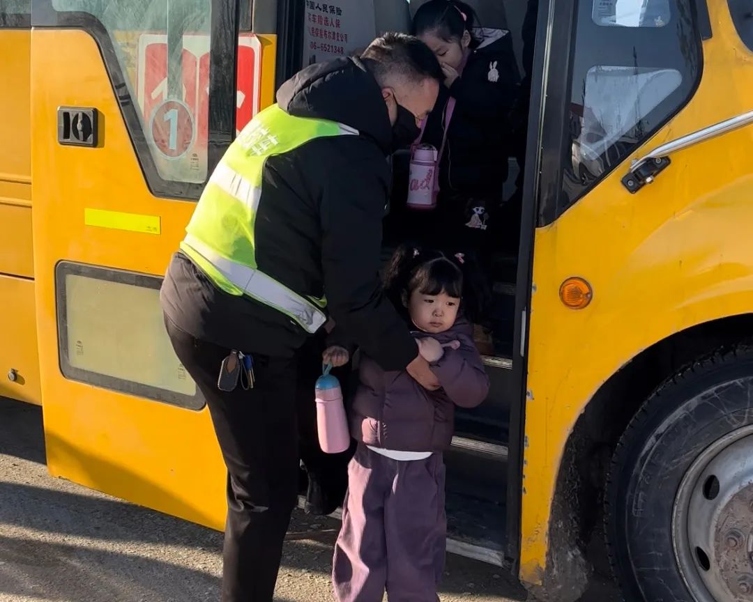 【蒲公綠色課堂·安全】--沖乎爾鎮寄宿制中護航成長校車安全 圖片