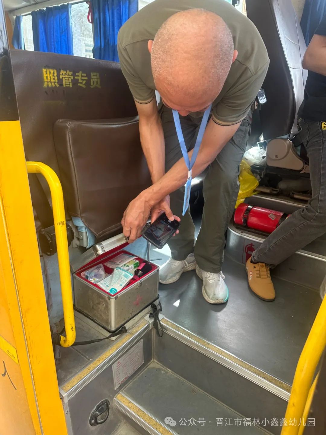 【校車檢查】“平安校車 安全‘童’行”——小鑫鑫幼兒園迎接校車安全檢查 【校車檢查】“平安校車 安全‘童’行”——小鑫鑫幼兒園迎接校車安全檢查