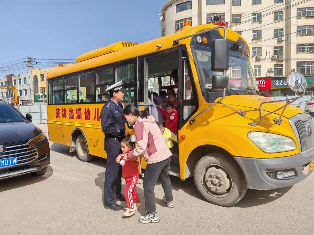 【部門動態】春季攻防宣丨校車安全“大檢查” 筑牢學生“安全路” 【部門動態】春季攻防宣丨校車安全“大檢查” 筑牢學生“安全路”