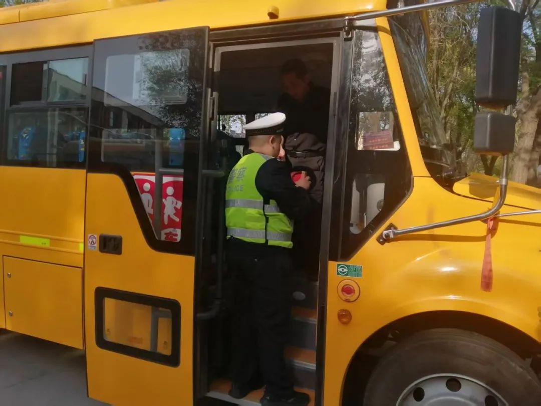 隆堯開展校車安全大檢查/ 圖片