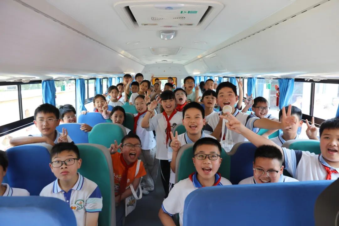 喜迎六一 安康端午|長運(yùn)安馨校車與大同中心小學(xué)攜手舉辦“安馨號列車·棕香漫六一”主題活動(dòng) 圖片