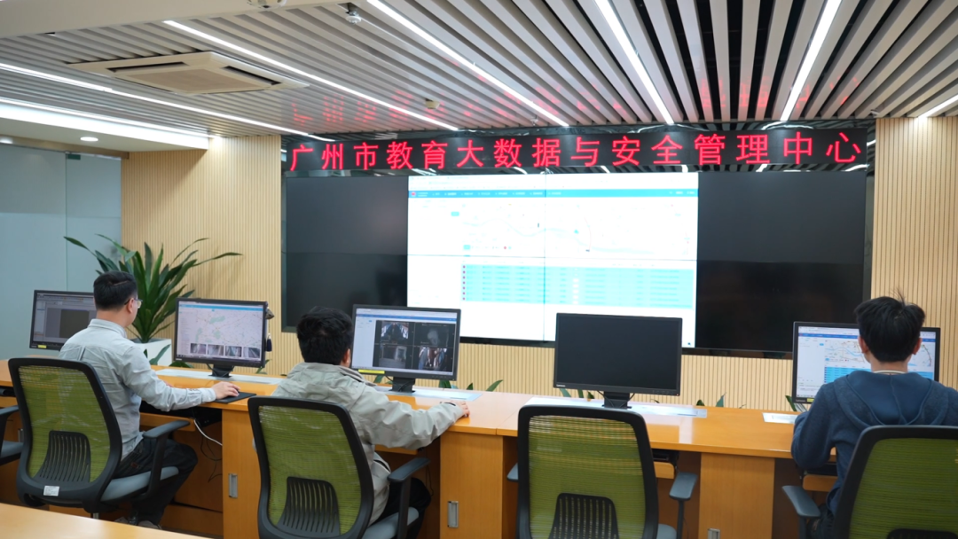 校車安全 “駛”終如一 校車安全 “駛”終如一