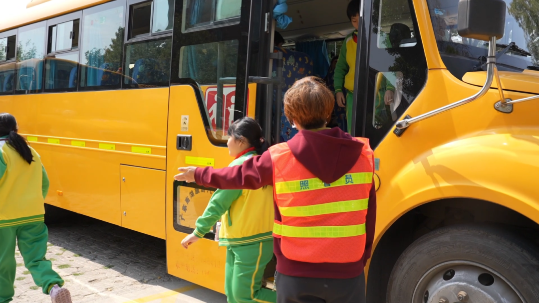 校車安全 “駛”終如一 校車安全 “駛”終如一