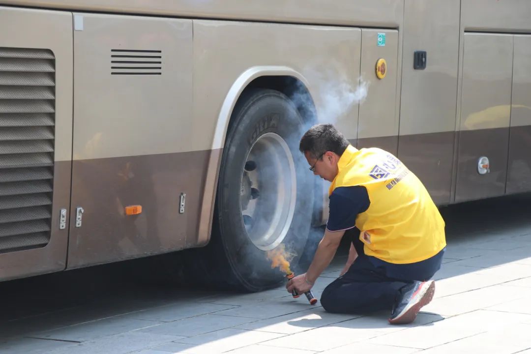 金澤中學開展校車應急疏散演練活動