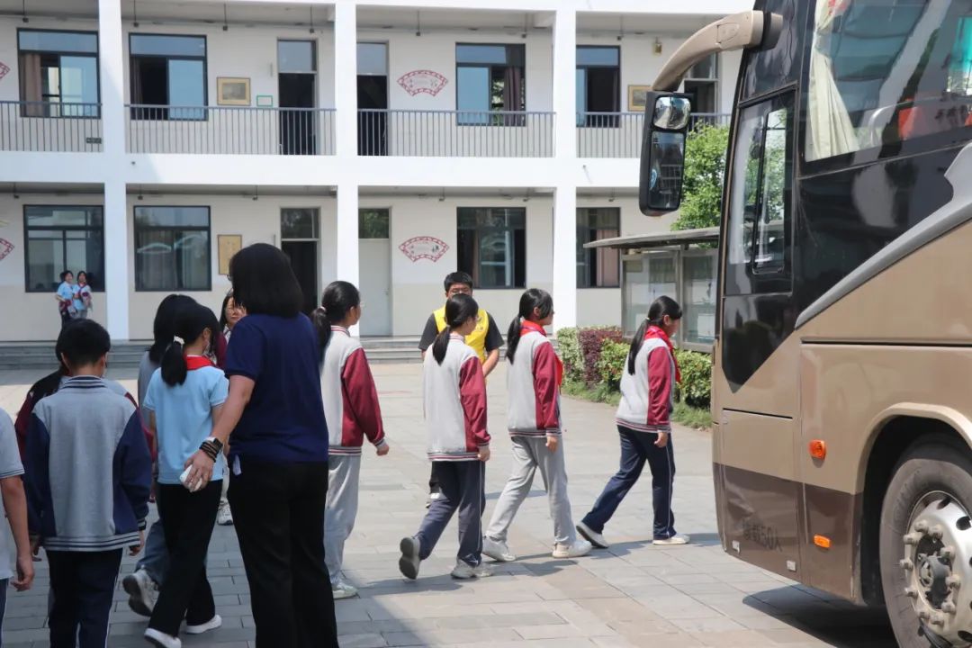 金澤中學開展校車應急疏散演練活動