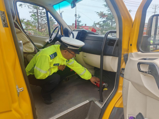 夏季行動 | 開展校車安全“大檢查” 擰緊學生出行“安全閥” 夏季行動 | 開展校車安全“大檢查” 擰緊學生出行“安全閥”