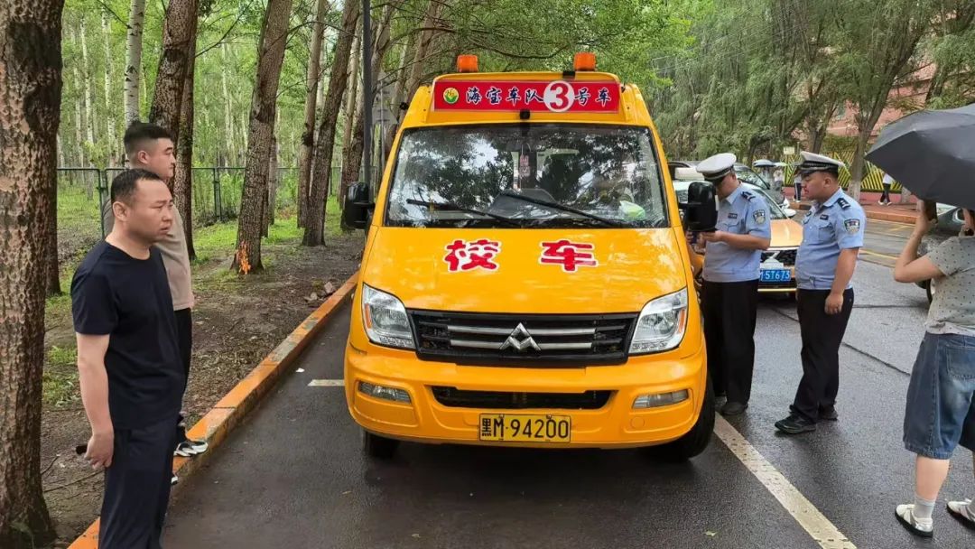 肇東交警大隊聯合多部門突擊開展校車安全大檢查行動/ 肇東交警大隊聯合多部門突擊開展校車安全大檢查行動