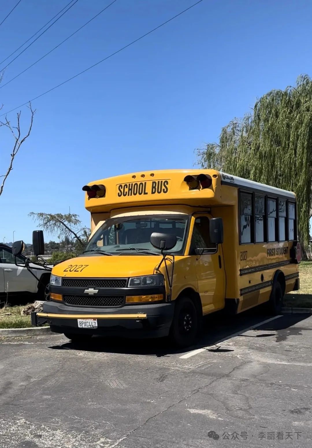 校車,就是這么“霸道”! 校車,就是這么“霸道”!