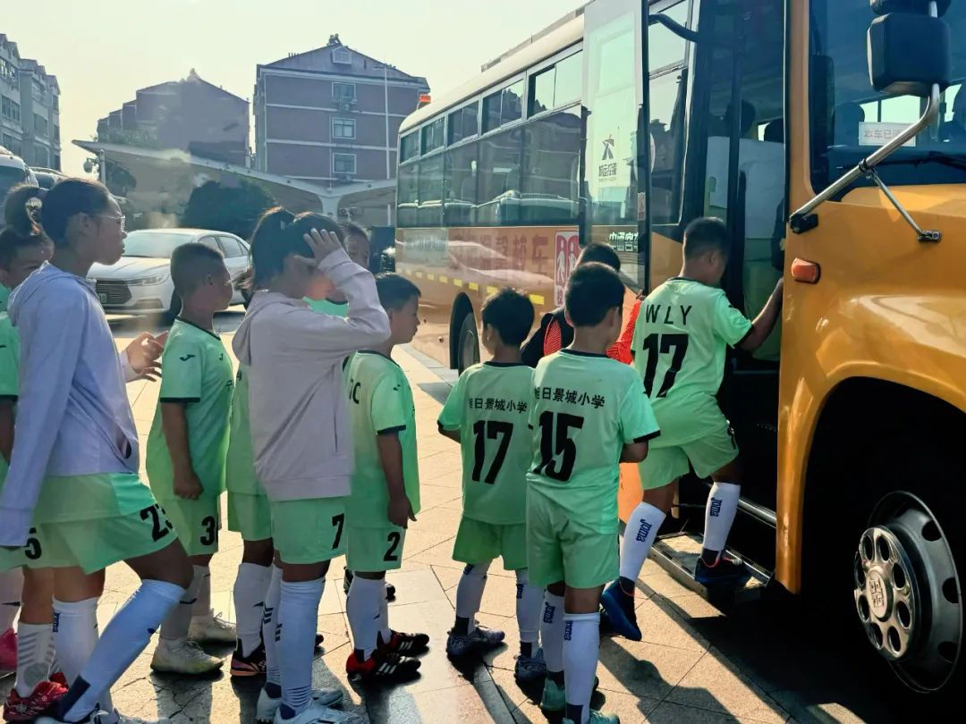 溫馨護航 逐夢綠茵 | 溫馨校車全力做好第一屆“海洋星鯊杯”少兒足球邀請賽運輸保障 溫馨護航 逐夢綠茵 | 溫馨校車全力做好第一屆“海洋星鯊杯”少兒足球邀請賽運輸保障