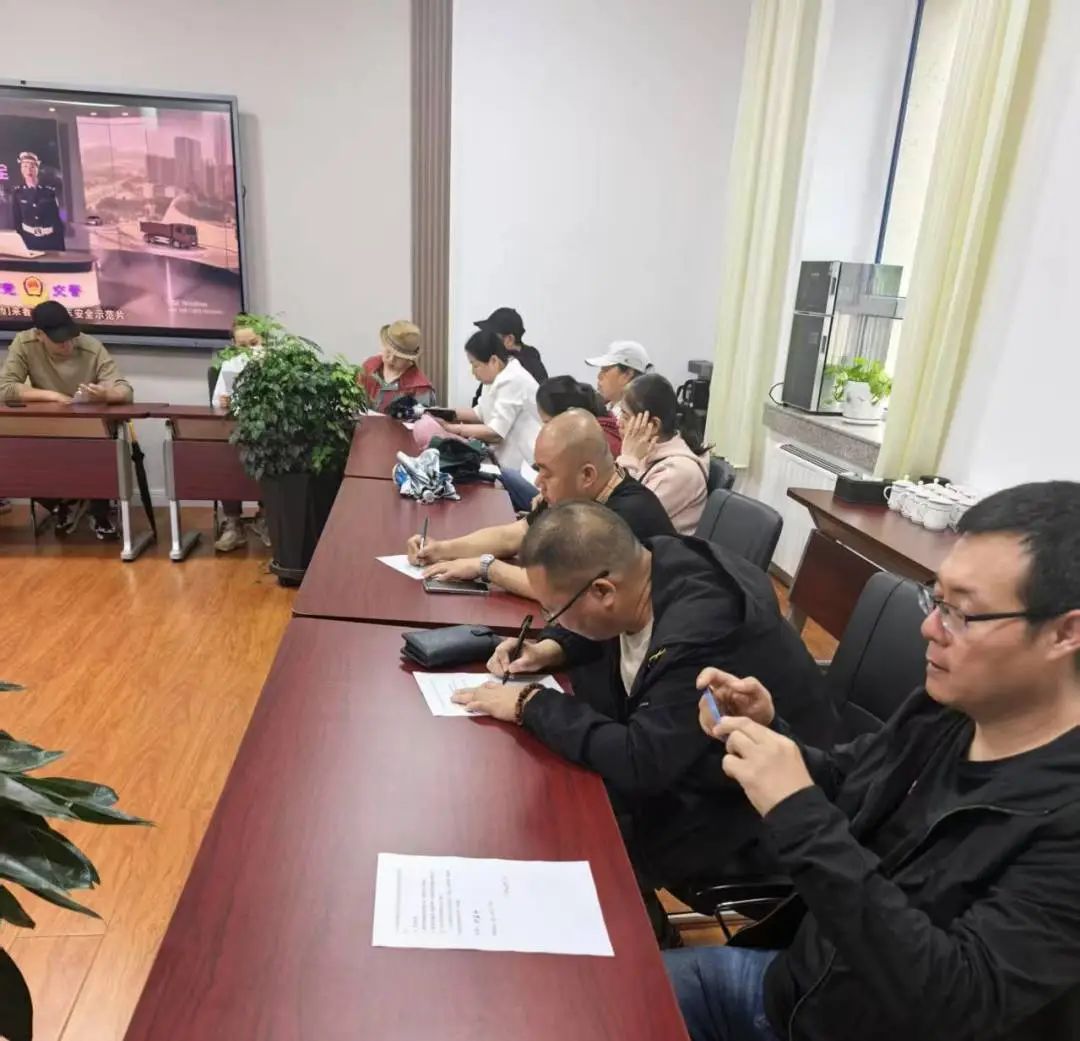 筑牢校車安全防線,守護平安上學路|立新實驗小學開展校車安全專項培訓 圖片