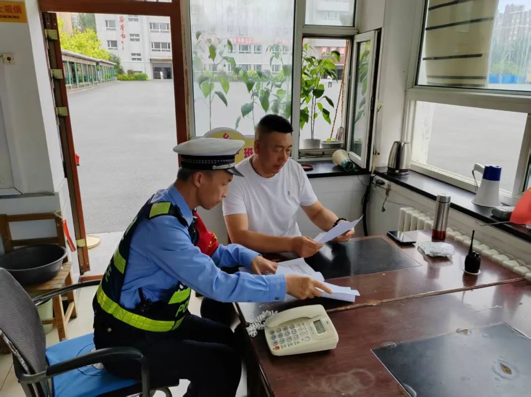 【夏季行動(dòng)】筑牢安全防線 四平交警全力排查轄區(qū)校車企業(yè) 圖片