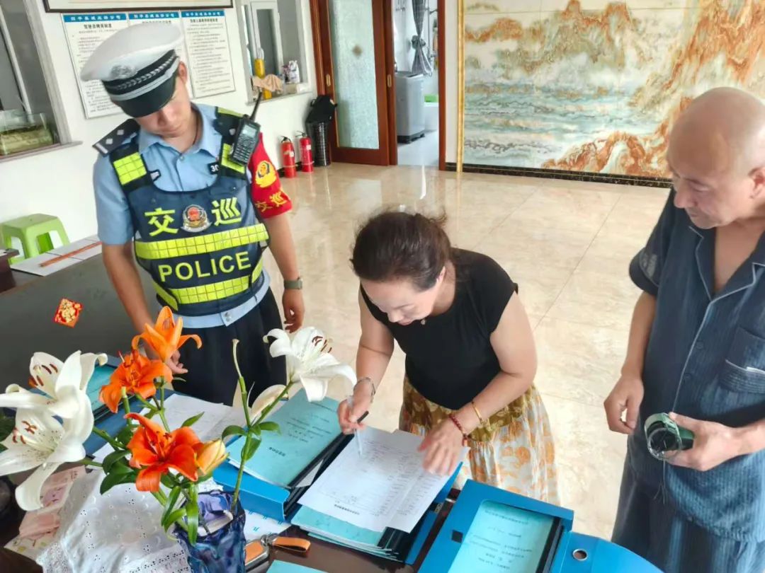 【夏季行動(dòng)】筑牢安全防線 四平交警全力排查轄區(qū)校車企業(yè) 圖片