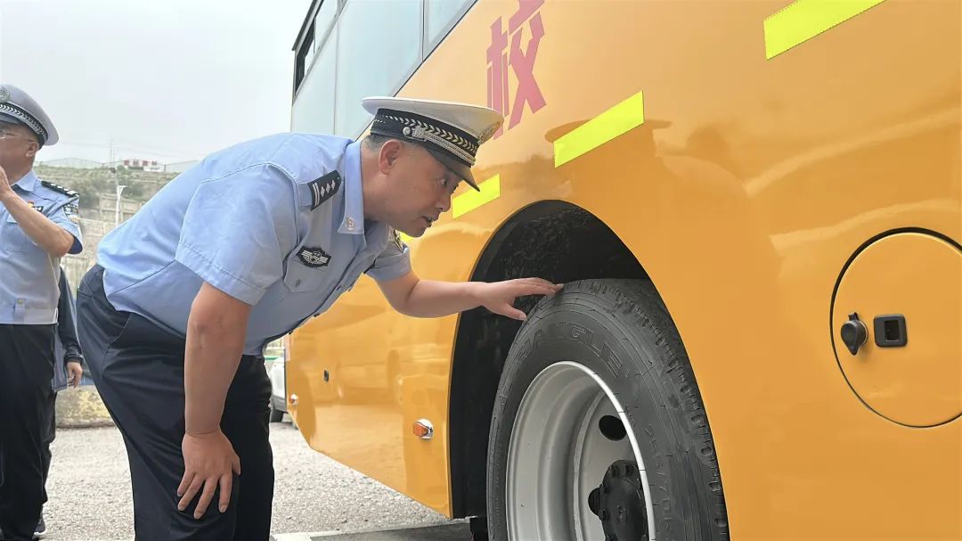 護航開學(xué)季 | 蘭州公安交警強化校車安全“大檢查”,擰緊學(xué)生出行“安全閥” 護航開學(xué)季 | 蘭州公安交警強化校車安全“大檢查”,擰緊學(xué)生出行“安全閥”