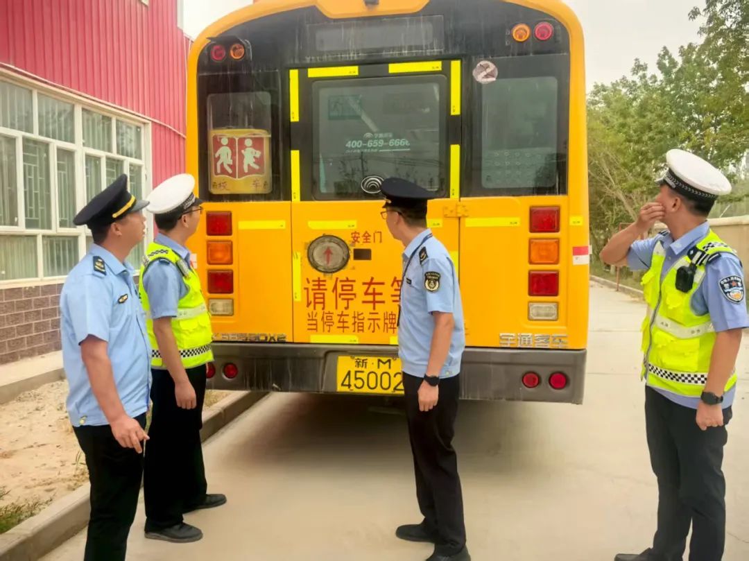 若羌公安交警強化校車安全“大檢查”，擰緊出行“安全閥”！