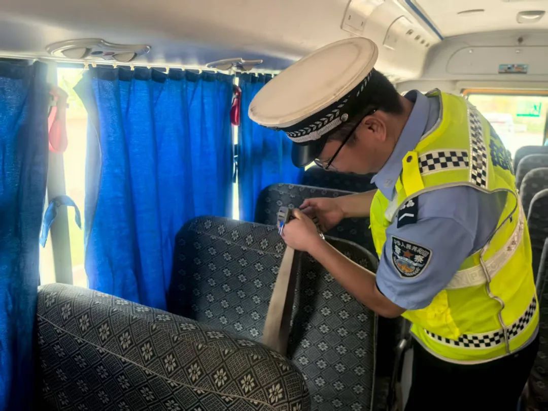 若羌公安交警強化校車安全“大檢查”，擰緊出行“安全閥”！