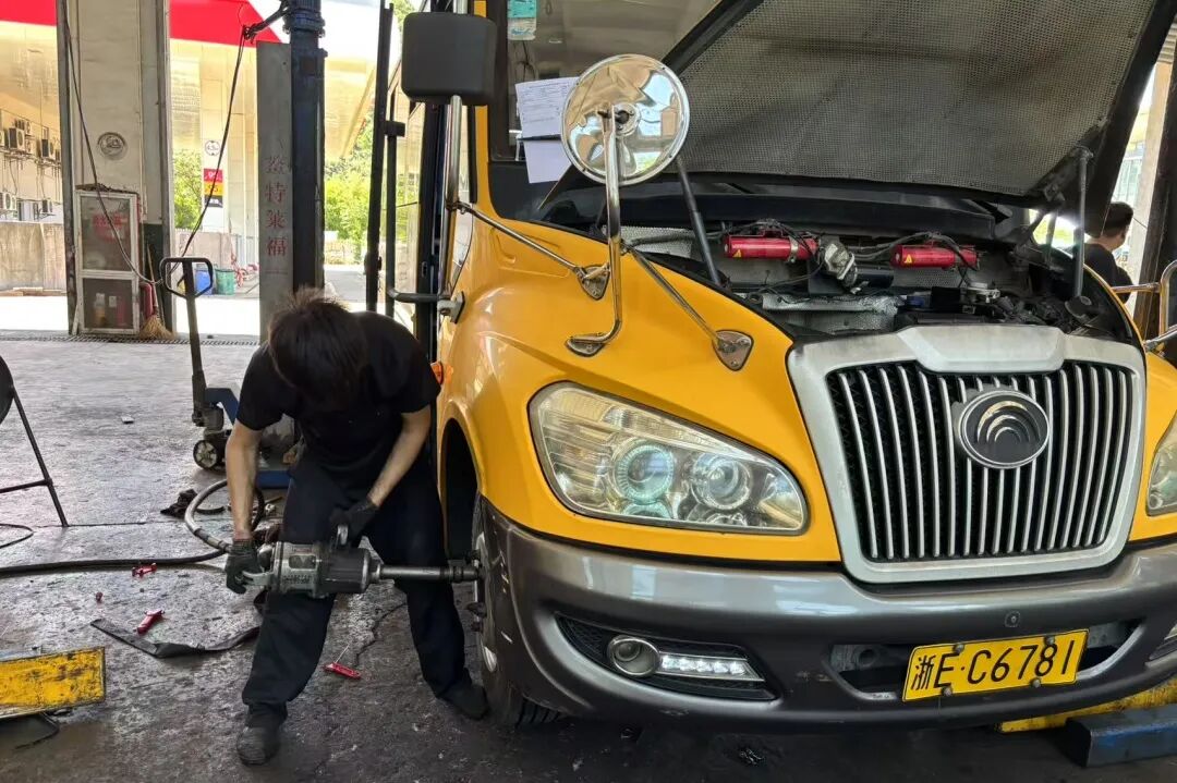 “大鼻子”校車整裝待發，迎接學子平安返校