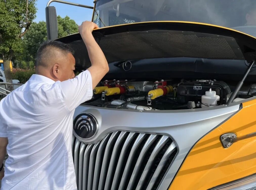 “大鼻子”校車整裝待發，迎接學子平安返校