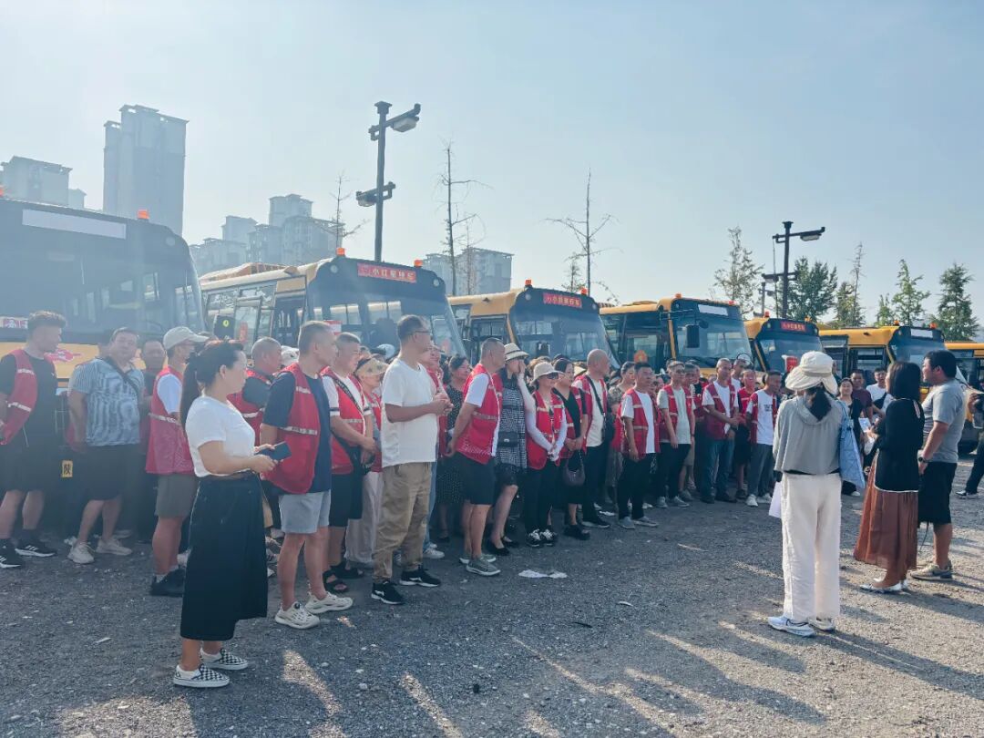 校車就位，安全到位，小紅星貼心守護(hù)上學(xué)路