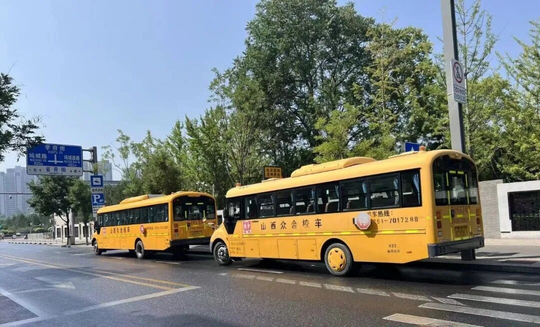 研究所安排專用校車 為職工子女上下學(xué)保駕護(hù)航 研究所安排專用校車 為職工子女上下學(xué)保駕護(hù)航