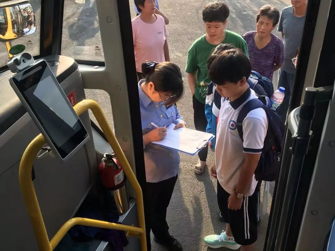 【安全可靠 服務高效】— 歡迎您乘坐西青校車 【安全可靠 服務高效】— 歡迎您乘坐西青校車