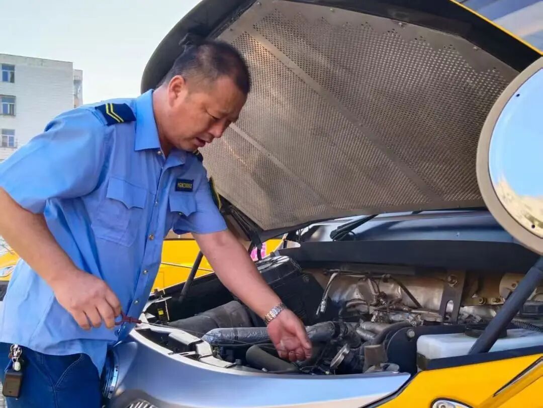 【安全可靠 服務高效】— 歡迎您乘坐西青校車 【安全可靠 服務高效】— 歡迎您乘坐西青校車