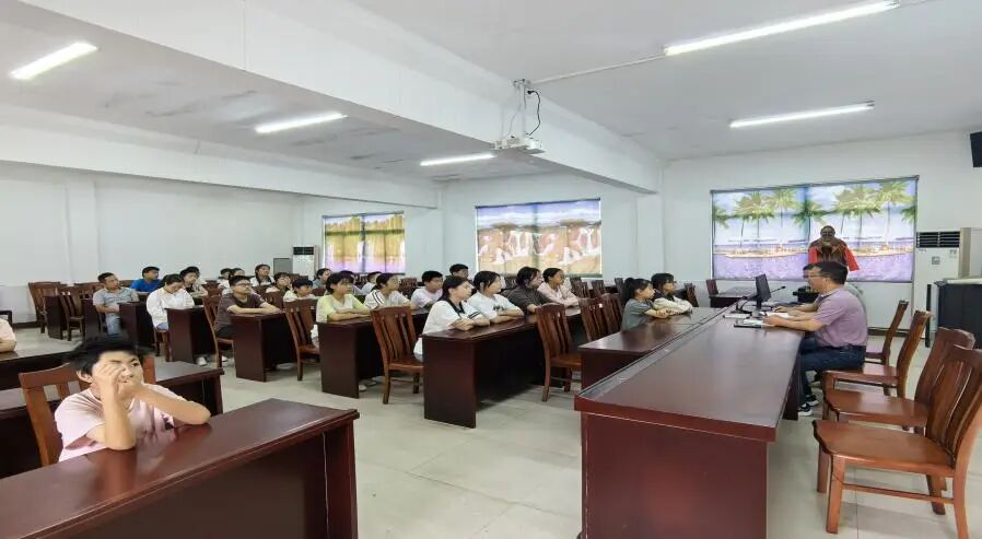 筑牢校車安全防線 守護學生平安出行——樓王初中開展校車安全教育活動 筑牢校車安全防線 守護學生平安出行——樓王初中開展校車安全教育活動