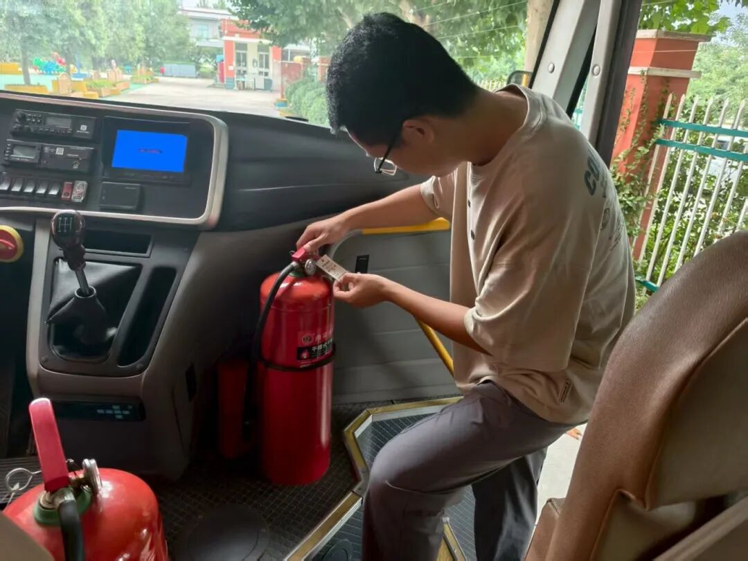 快樂校車 伴你同行——平陰縣玫瑰鎮(zhèn)中心幼兒園和麗景幼兒園校車安全一日工作流程 BE1657F310A77CD92EC0894685038428.jpg