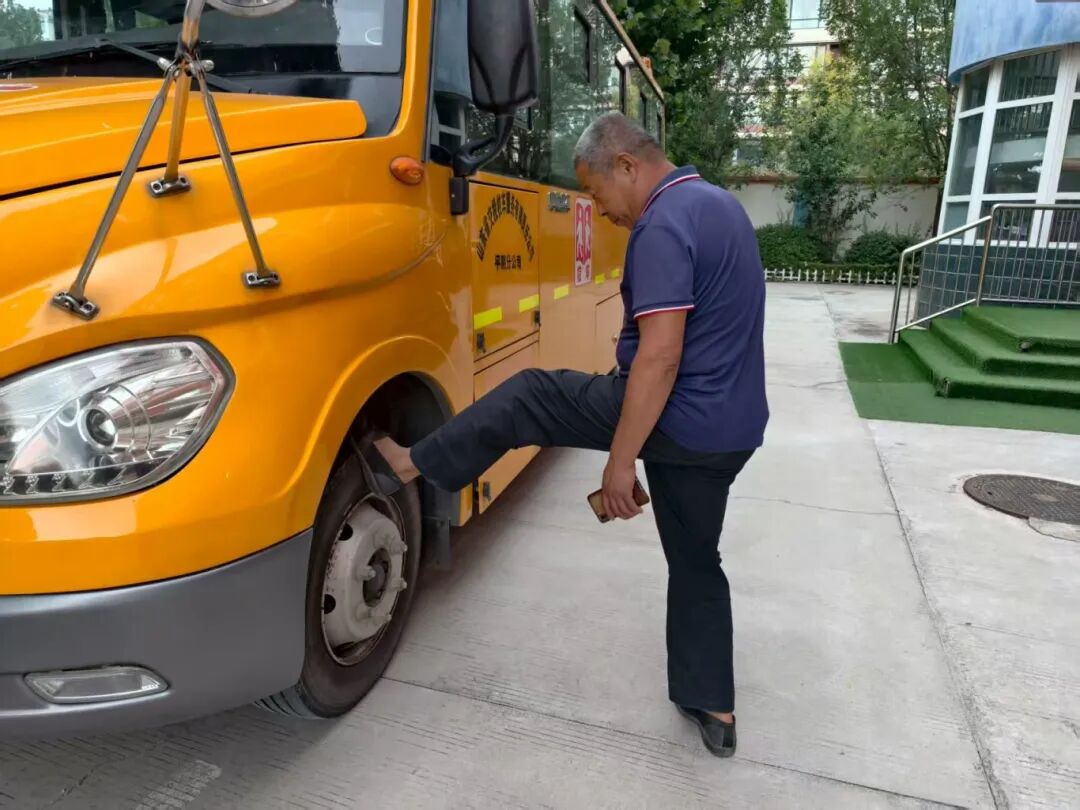 快樂校車 伴你同行——平陰縣玫瑰鎮(zhèn)中心幼兒園和麗景幼兒園校車安全一日工作流程 66DE43371927AE5806D048FFB7AC9473.jpg